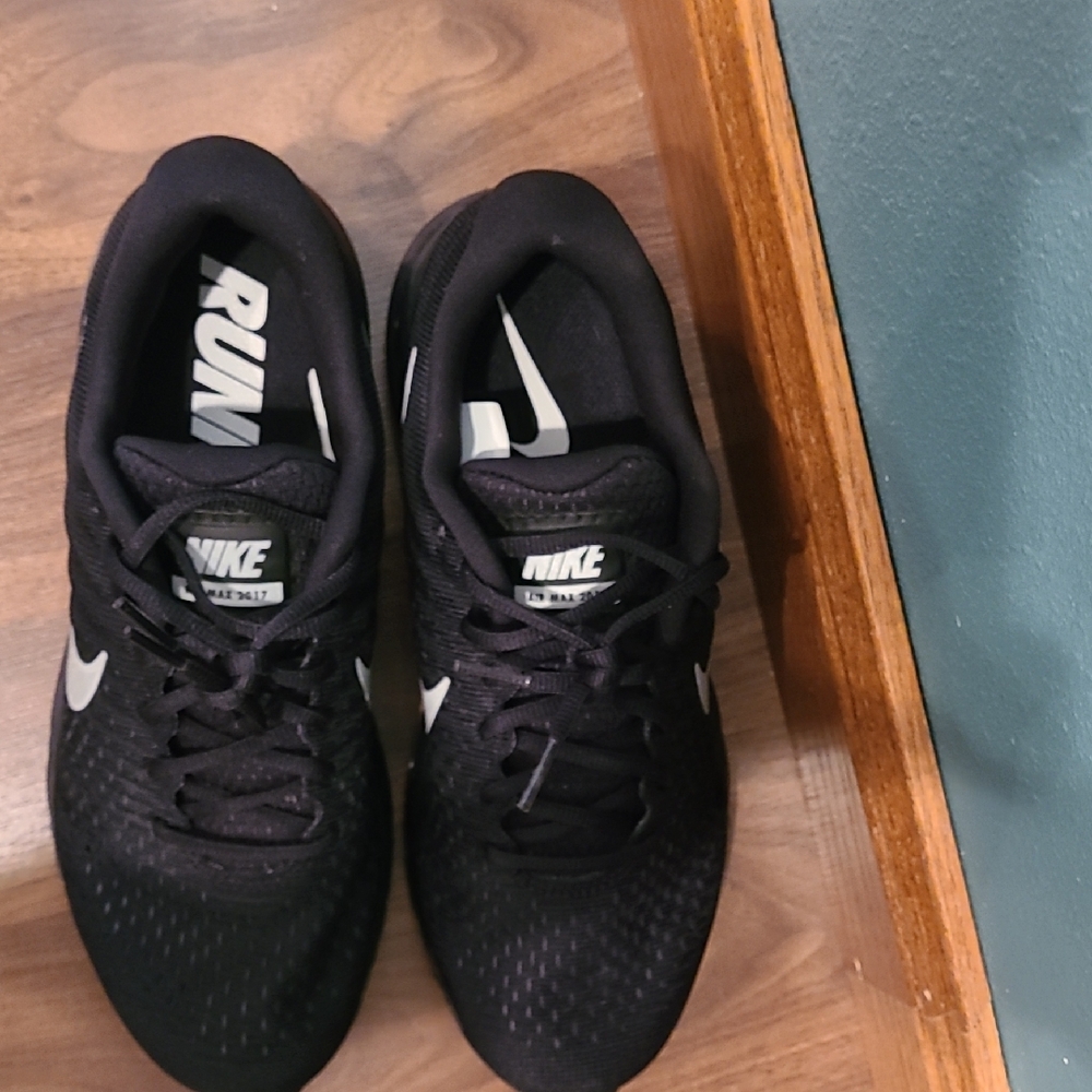 Nike Air Max Black and White Athletic Shoes - Picture 5 of 7